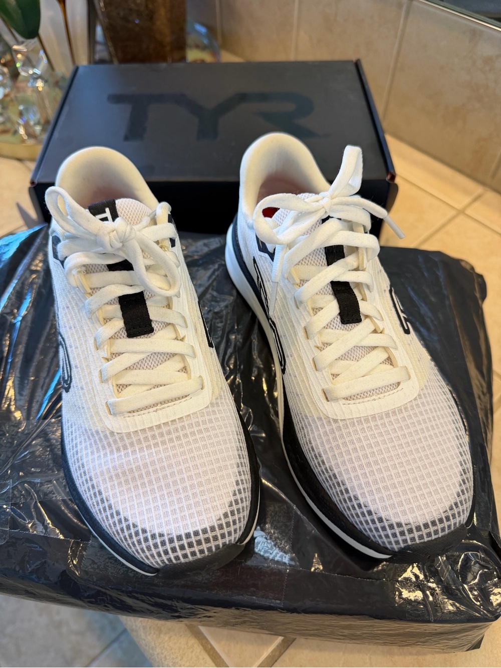 TYR White and Black SR-1 TEMPO
TEMPO RUNNER - Picture 2 of 10